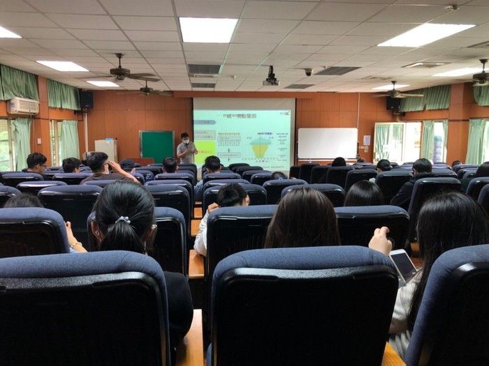 108學年度－校園巡迴宣導-勞工法令向下紮根 (臺南市政府勞工局)圖片