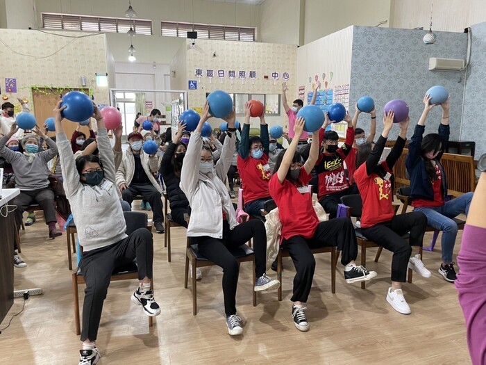 長期照顧實務人才培育學程-職場體驗-美佑護理之家-帶領團康活動圖片