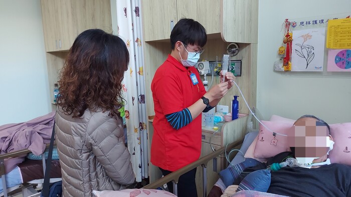 長期照顧實務人才培育學程-職場體驗-慈祥護理之家-個案鼻胃管灌食營養照顧圖片