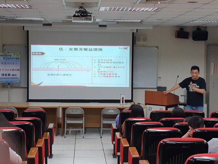 107學年度－校園巡迴宣導-勞工法令向下紮根 (台南市政府勞工局)圖片