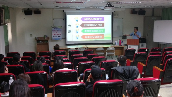 107學年度－校園巡迴宣導-勞工法令向下紮根 (台南市政府勞工局)圖片